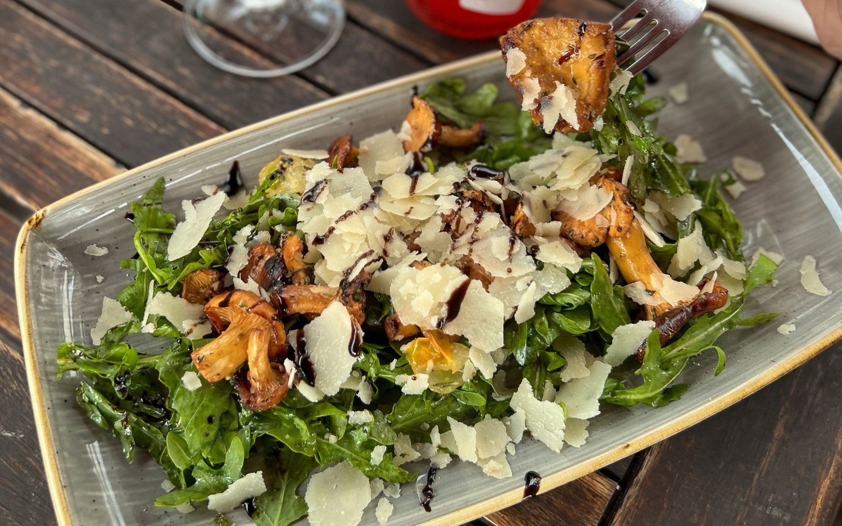 Rucola Salat | gebratene Pfifferlinge | Kirschtomaten | Grana Padano