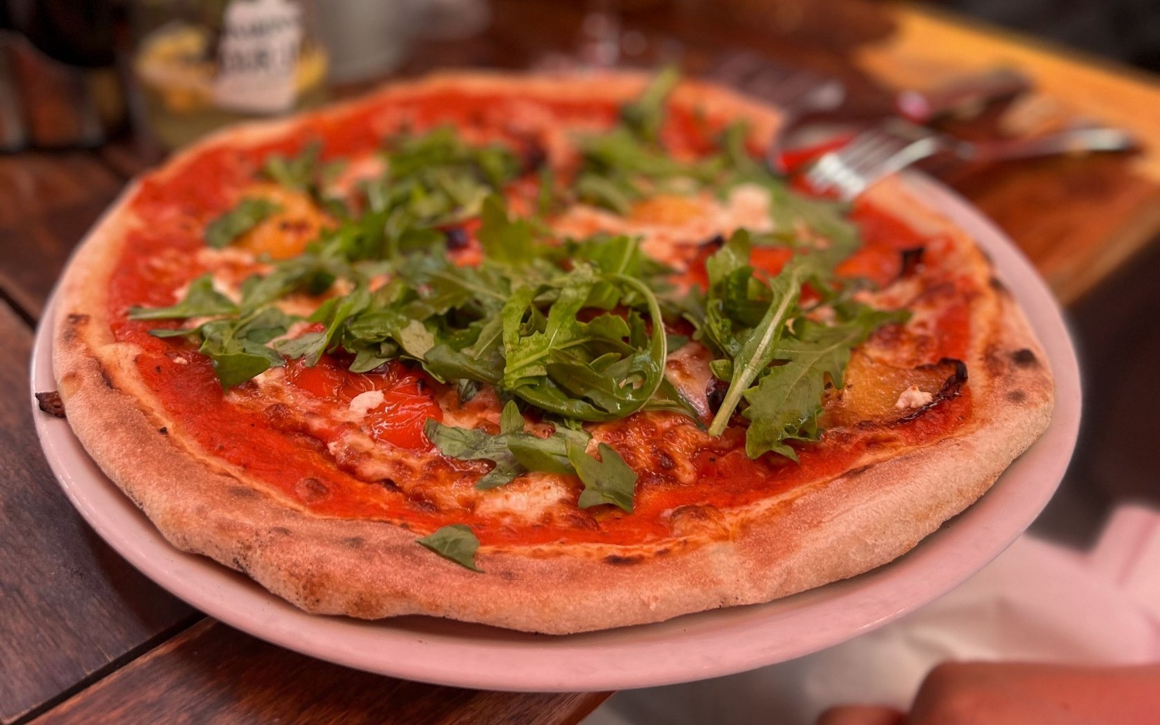 Pizza | gegrillte Paprika | Fetakäse | Rucola