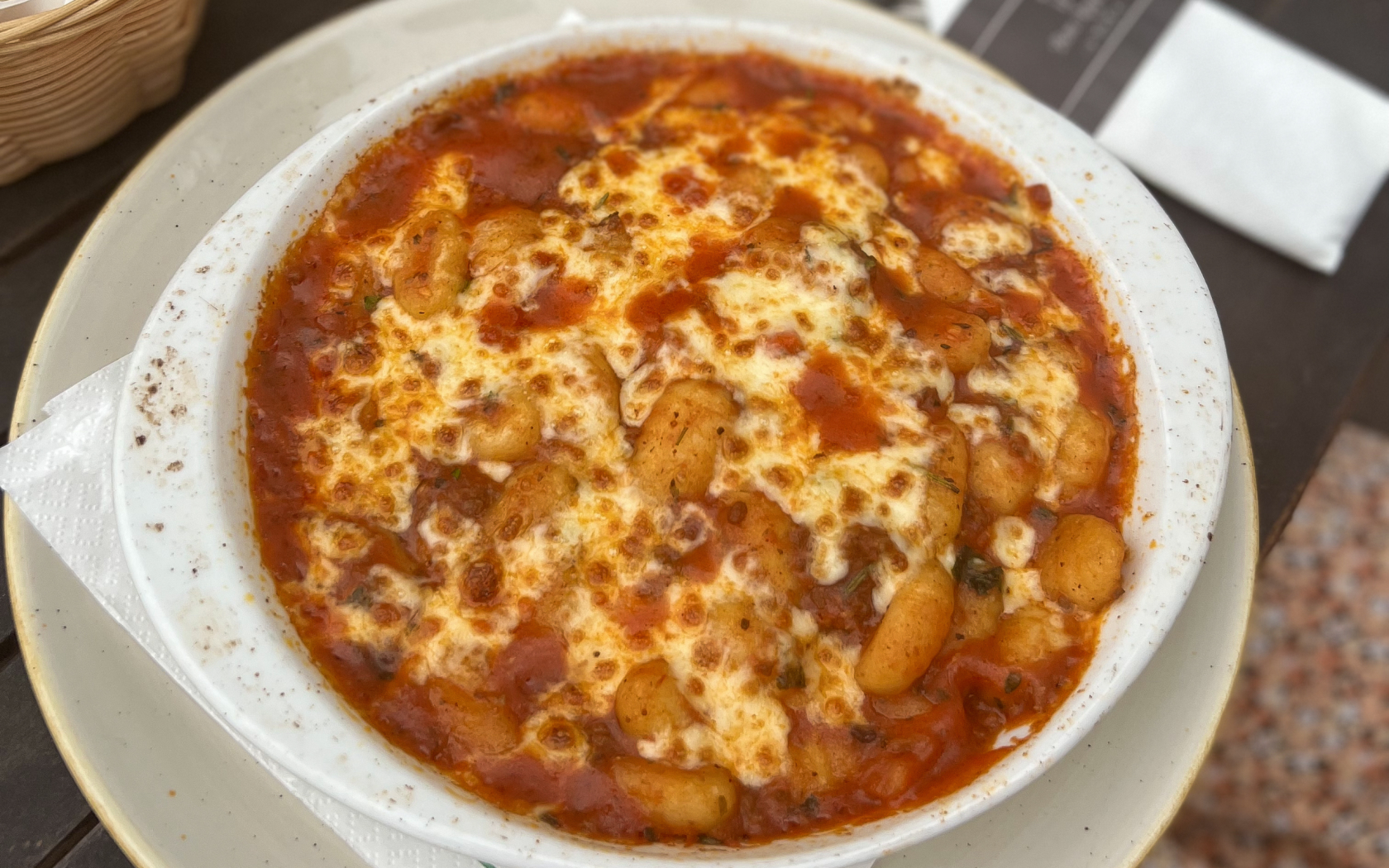 Gnocchi | Bolognesesoße | mit Mozzarella und Parmesan überbacken
