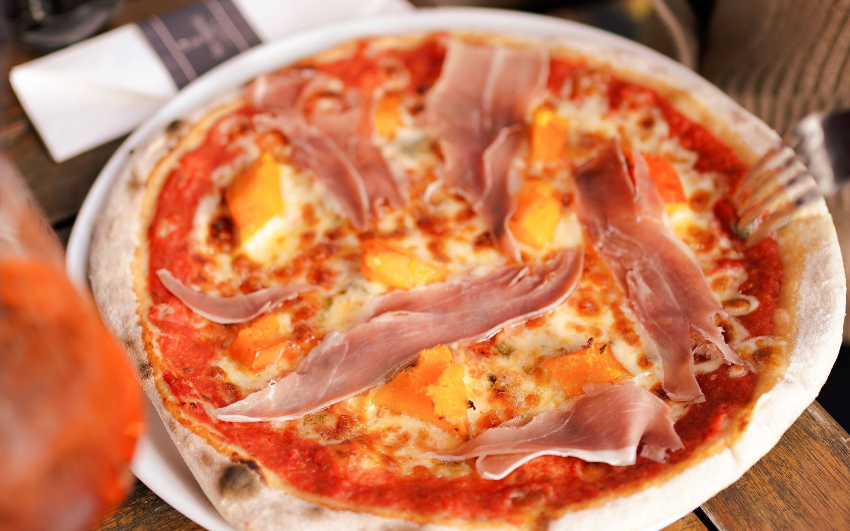  Pizza | Parmaschinken | Gorgonzola | gegrillter Kürbis